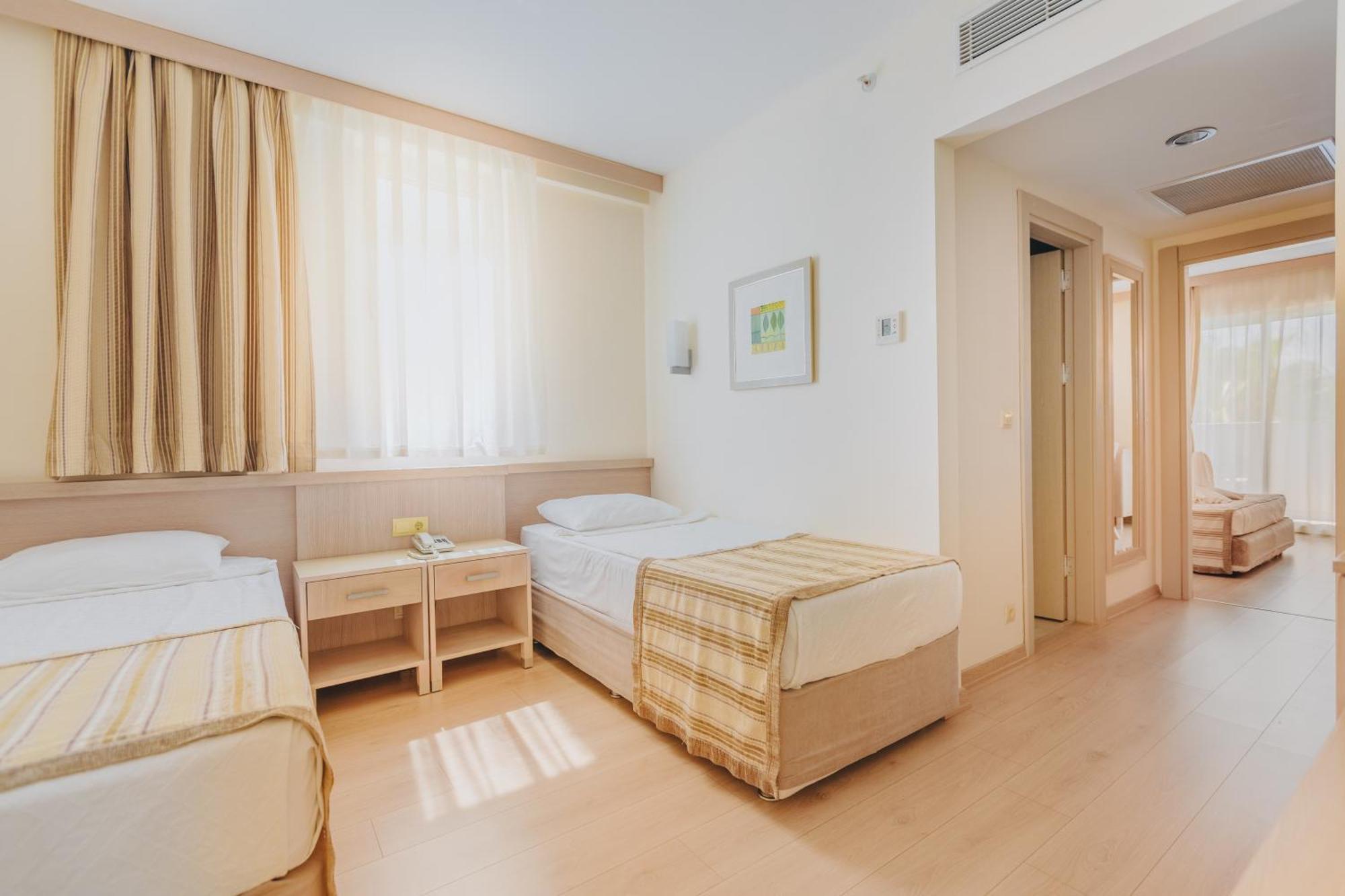 Family Room,1654266507:JPEG